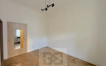 Pronájem bytu 2+1 38 m², Hartigova, Praha 3 - Žižkov