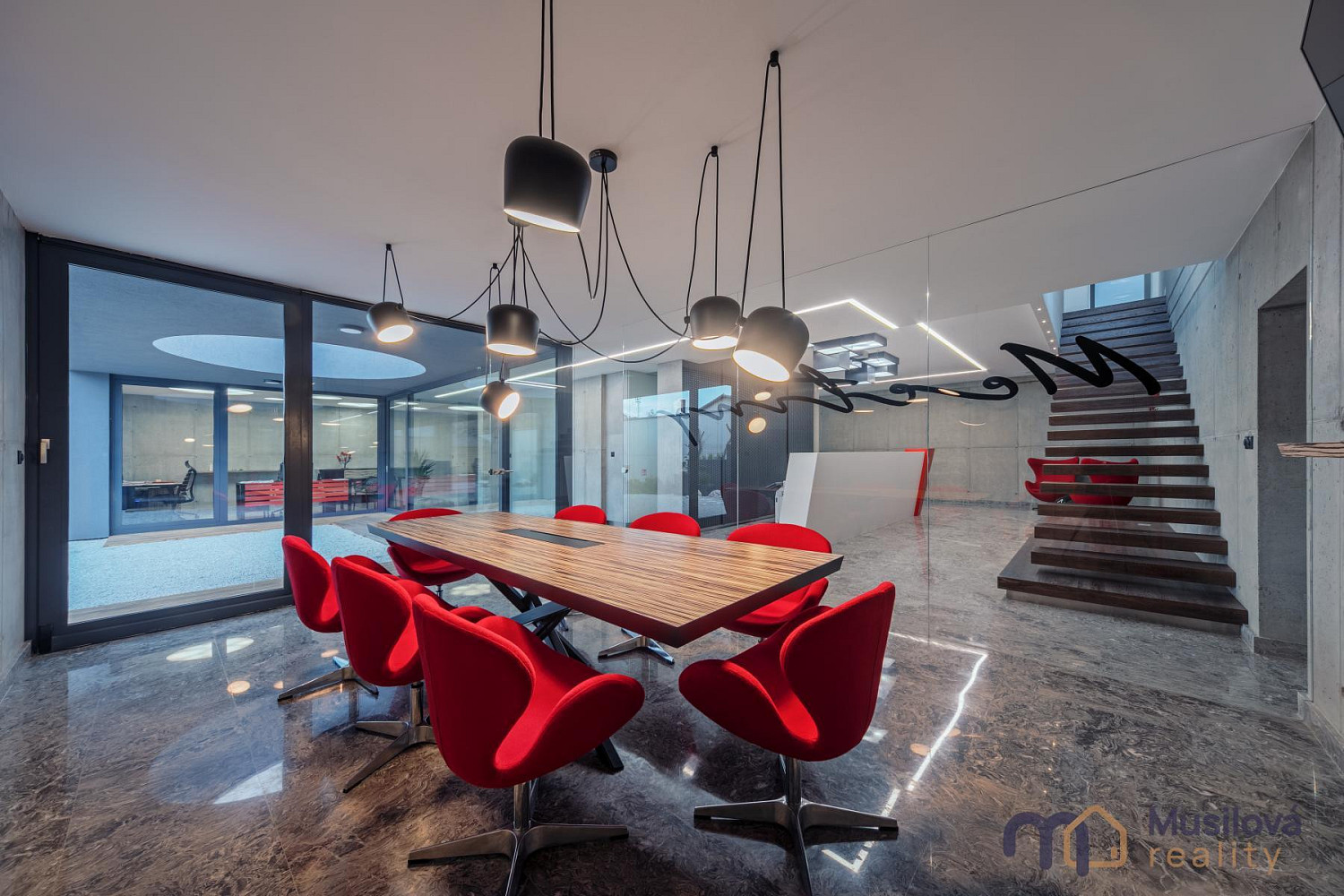 Prodej kanceláře 243 m²