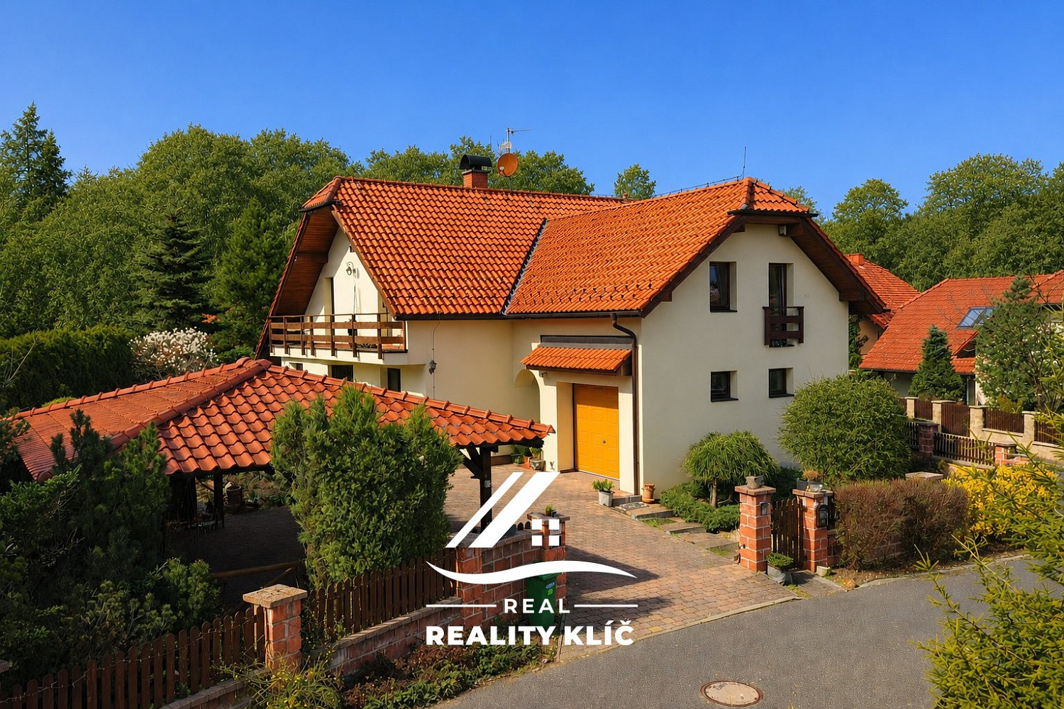 Prodej domu 240 m² s pozemkem 991 m² – fotografie 2