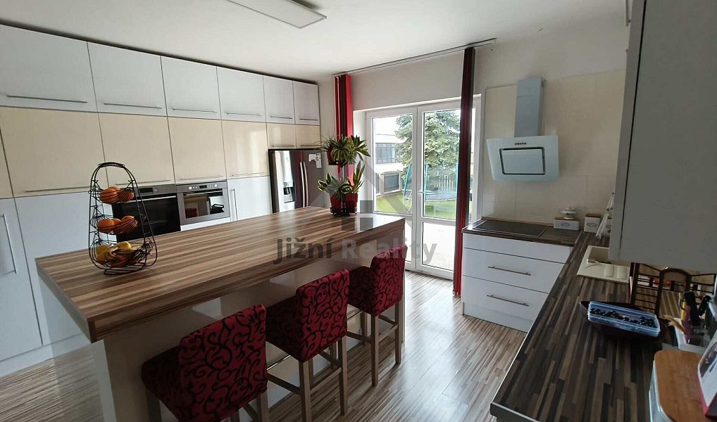Prodej domu 450 m² s pozemkem 648 m², České Velenice – náhled fotky 6