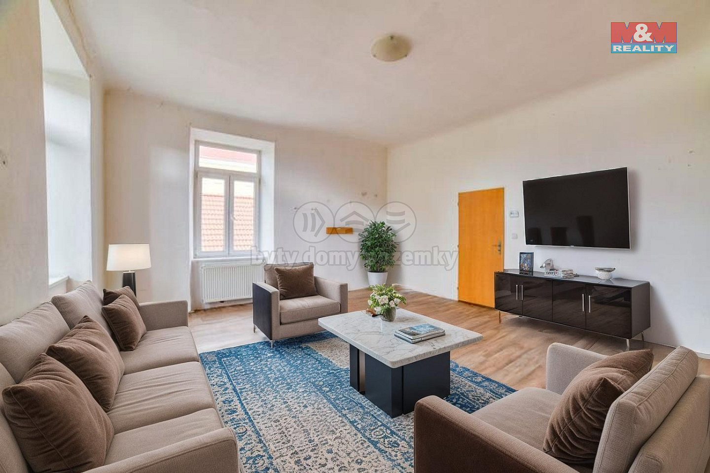 Commercial property, 300 m²