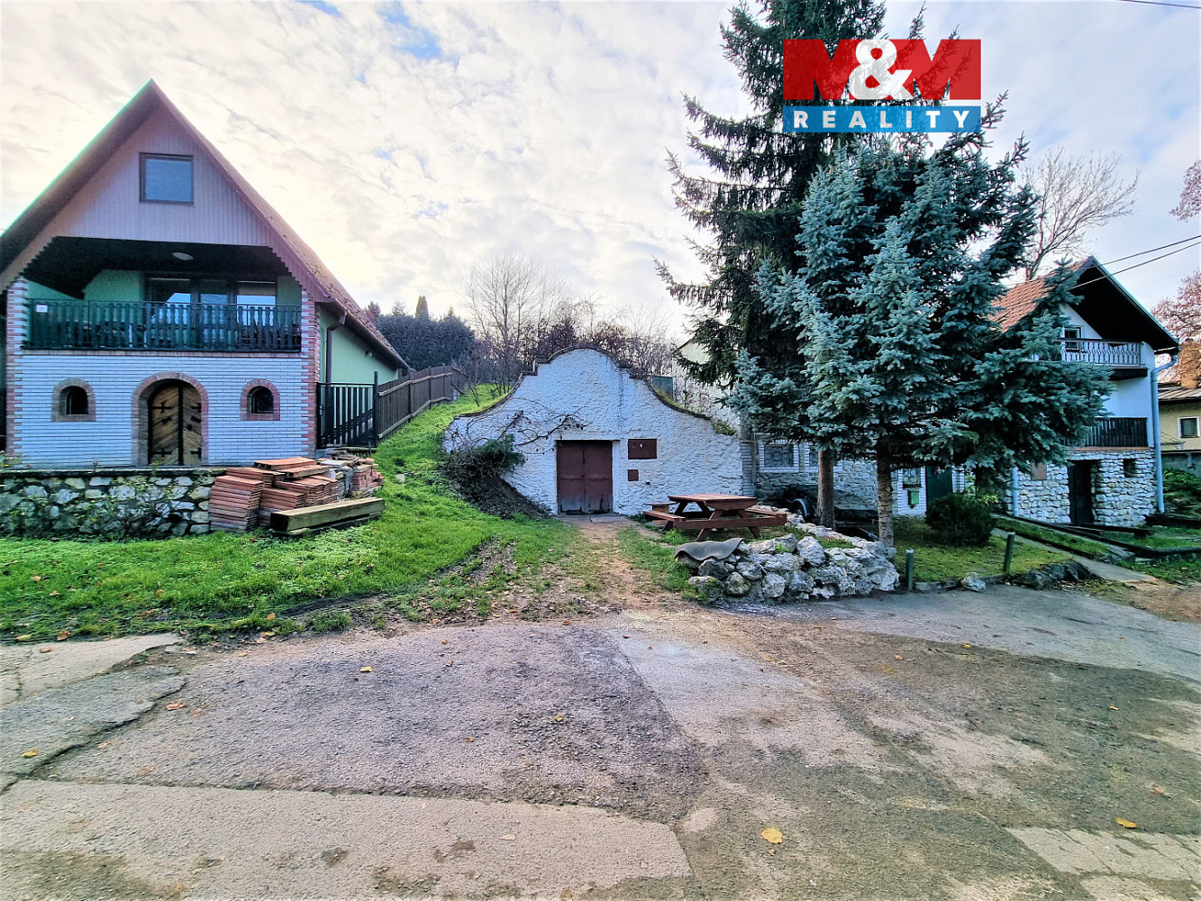 Prodej vinného sklepu, 125 m2, perná