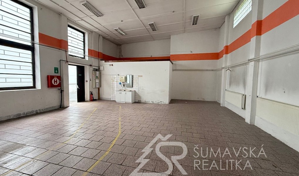 Pronájem skladovacích prostor 300 m², Sušice – náhled fotky 3