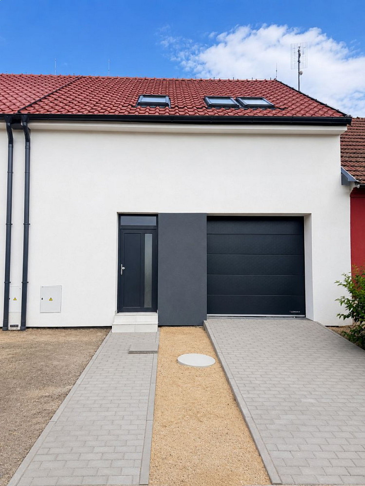 Prodej domu 140 m² s pozemkem 253 m² – fotografie 2