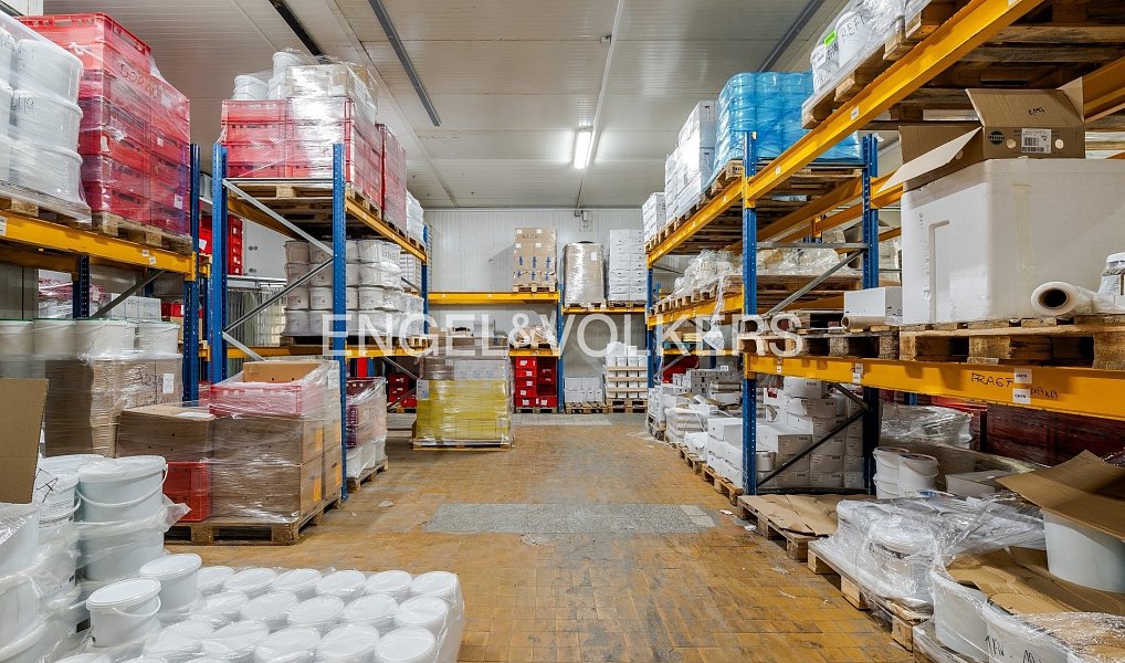 Pronájem skladovacích prostor 1 050 m², Praha – náhled fotky 3