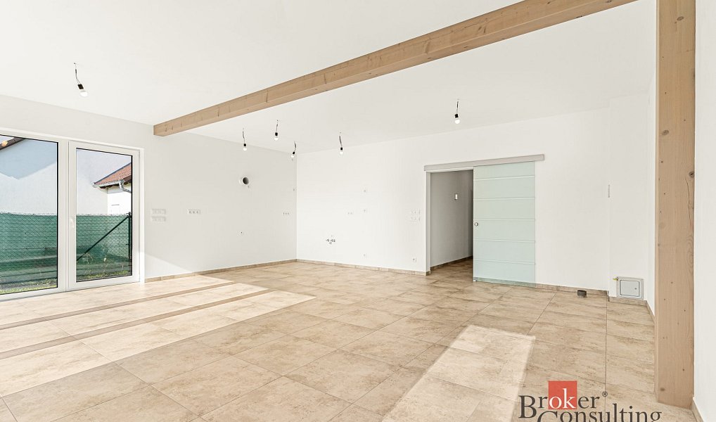 Prodej bytu 5+kk 160 m², Milovice – náhled fotky 13