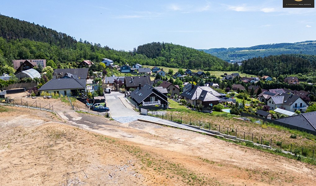 Prodej domu 570 m² s pozemkem 2 762 m², Králův Dvůr – náhled fotky 12