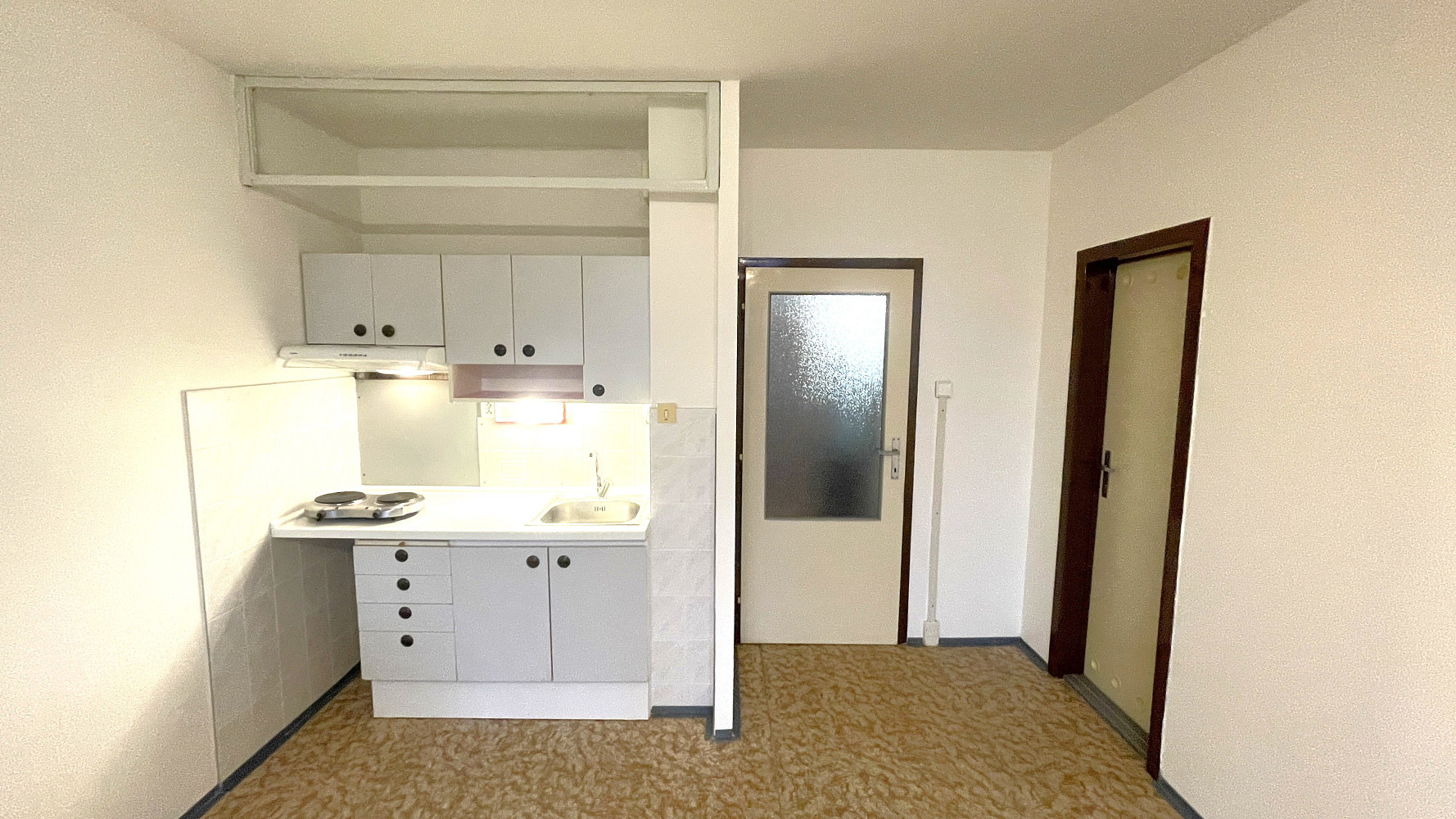 Pronájem bytu 1+kk 30 m² — photo 2