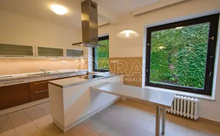 Pronájem domu 417 m² s pozemkem 1 263 m², Ke hrádku, Praha 4 - Kunratice