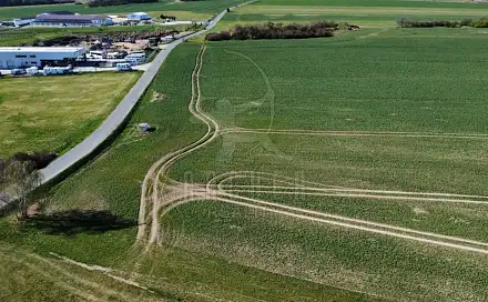 Prodej pole 5 425 m², Čisovice, okres Praha-západ