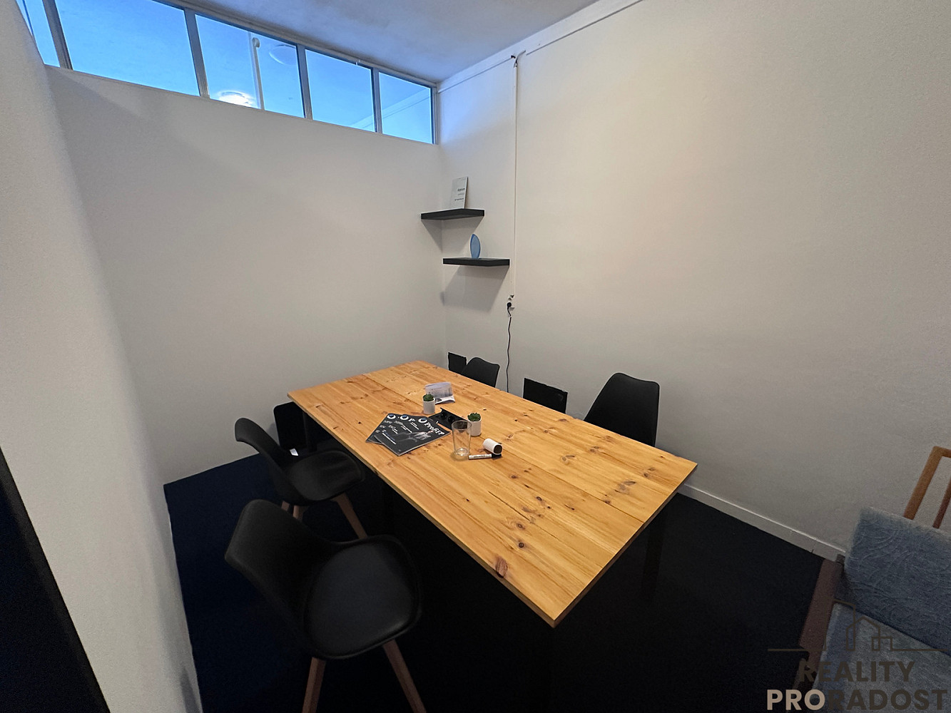 Pronájem kanceláře 38 m² – fotografie 3