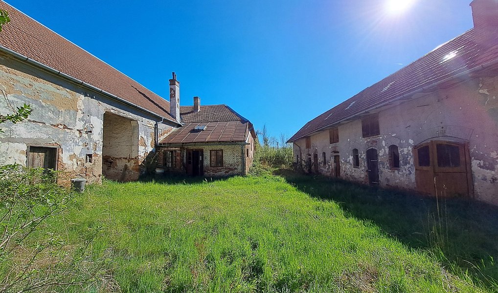Prodej domu 935 m² s pozemkem 1 413 m², Budeč – náhled fotky 4
