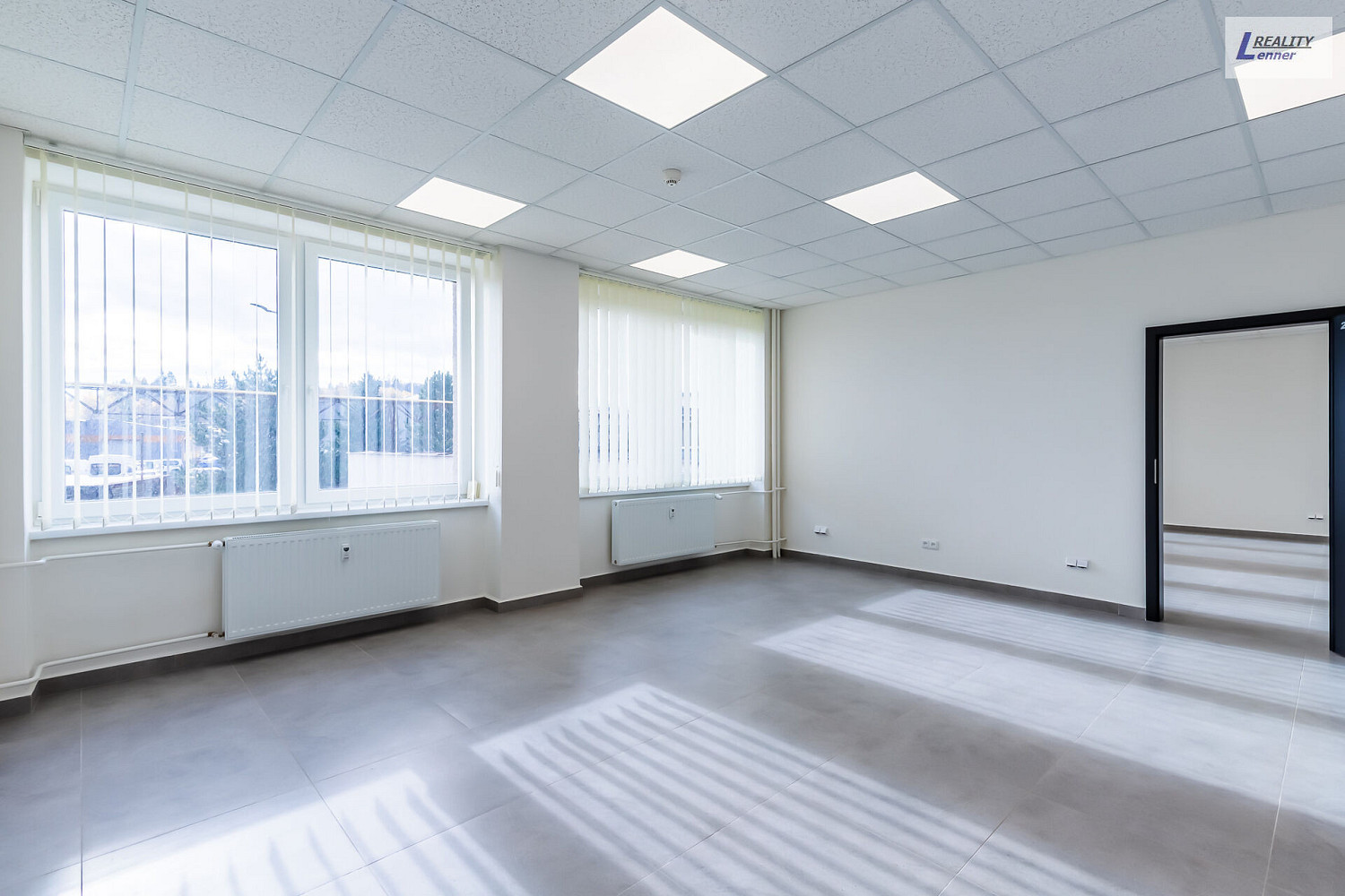 Pronájem kanceláře 160 m² – fotografie 3