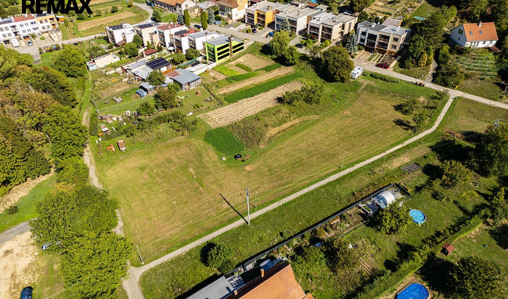 Prodej stavebního pozemku 2 330 m², Milešovice – náhled fotky 4