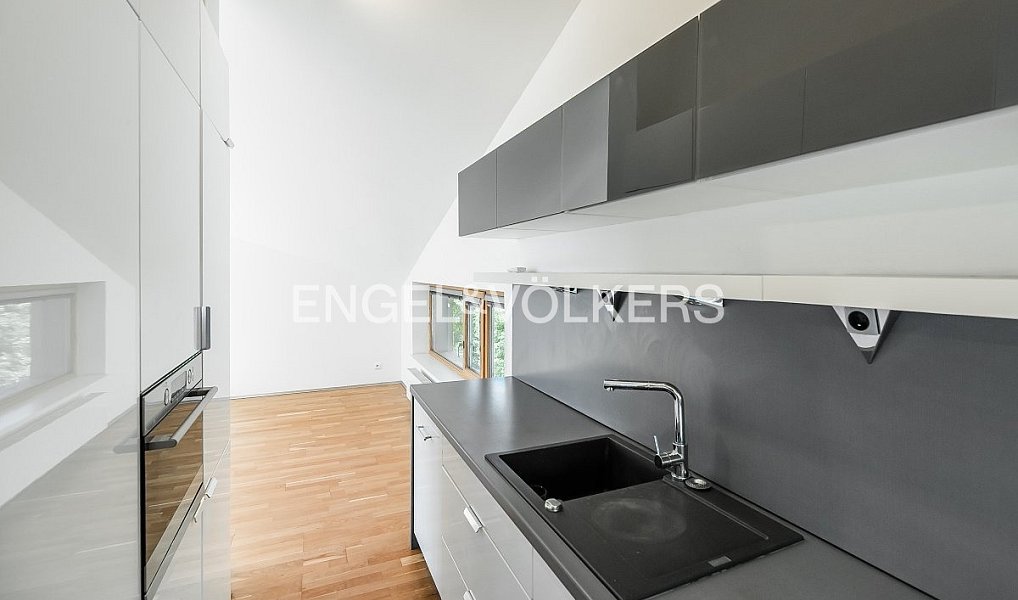 Pronájem domu 140 m² s pozemkem 154 m², Praha – náhled fotky 3