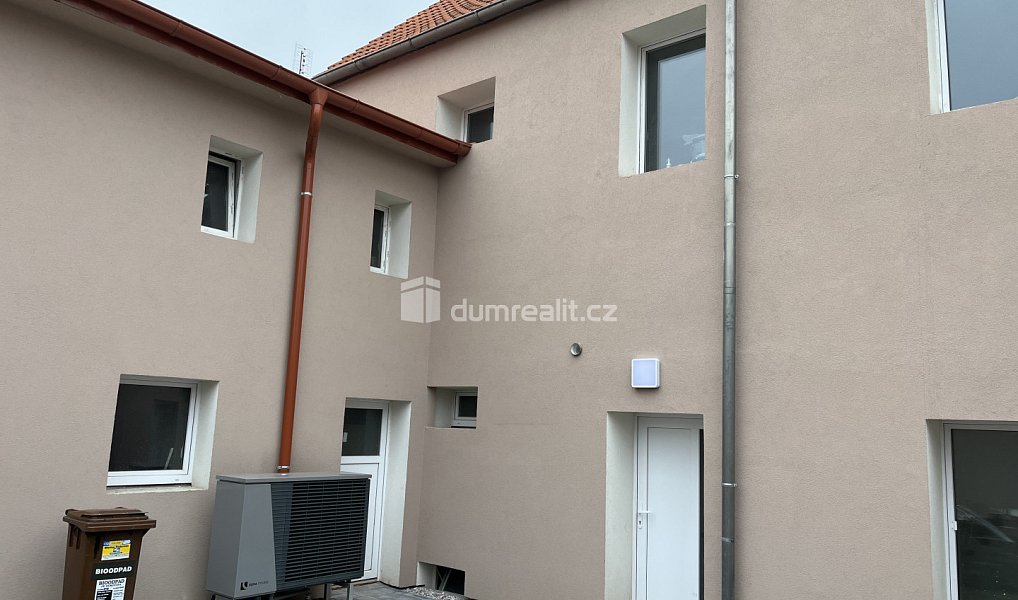 Prodej domu 204 m² s pozemkem 204 m², Modlany – náhled fotky 9
