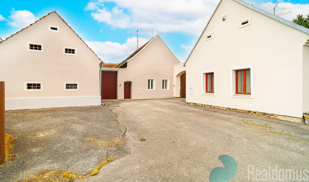 Prodej skladovacích prostor 809 m², Babice – náhled fotky 2