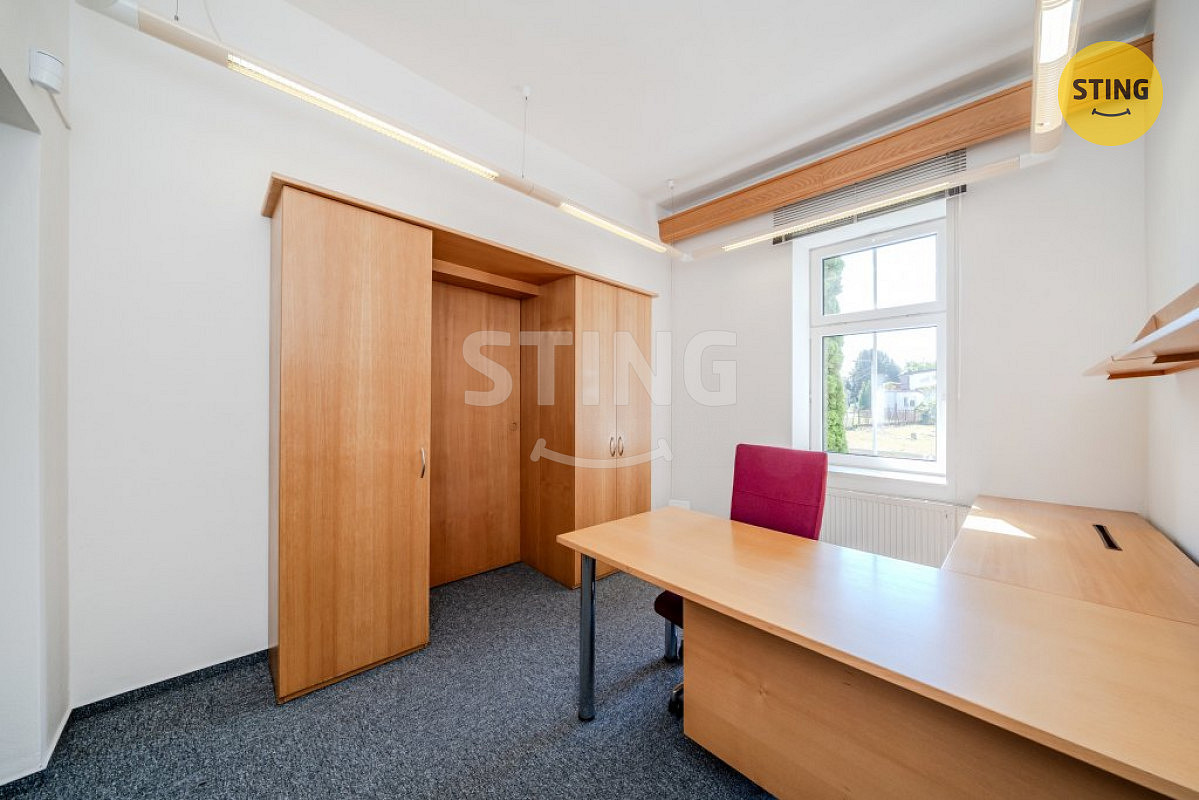 Pronájem kanceláře 250 m² – fotografie 4