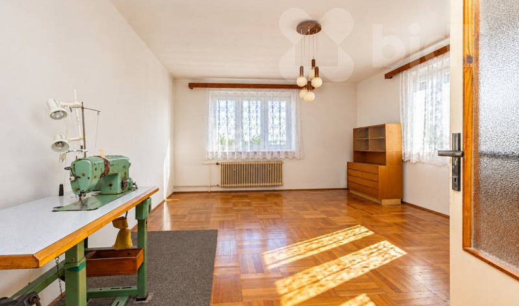 Prodej domu 279 m² s pozemkem 2 398 m², Okřesaneč – náhled fotky 17