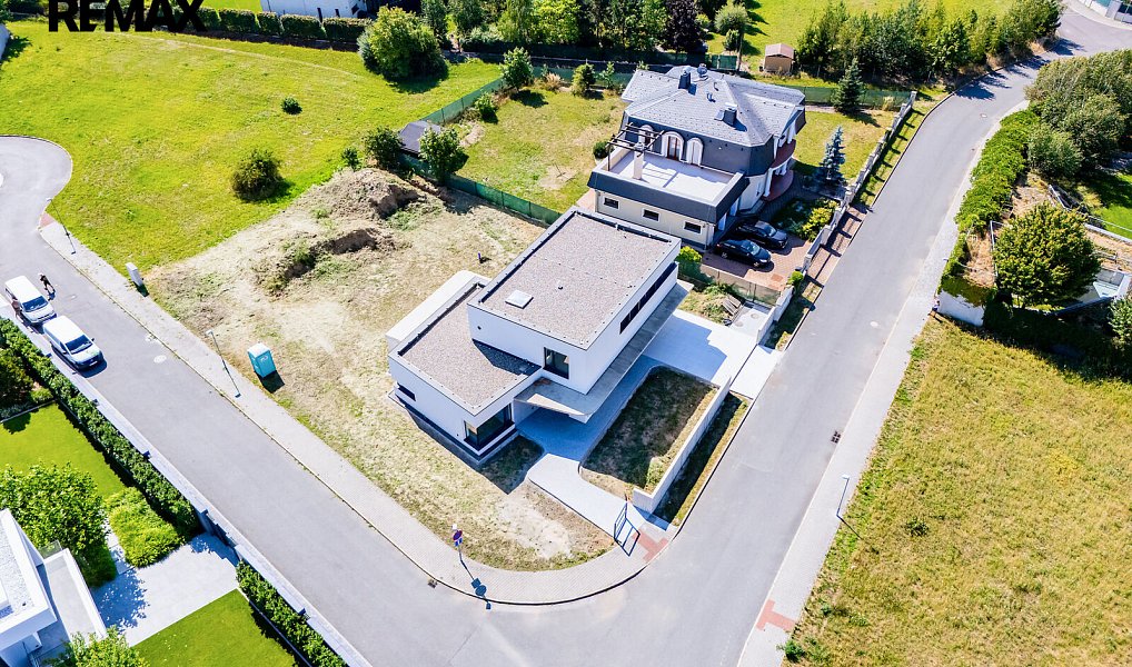 Prodej domu 206 m² s pozemkem 1 232 m², Jesenice – náhled fotky 10