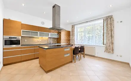 Pronájem bytu 2+1 72 m², Střelničná, Praha 8 - Kobylisy