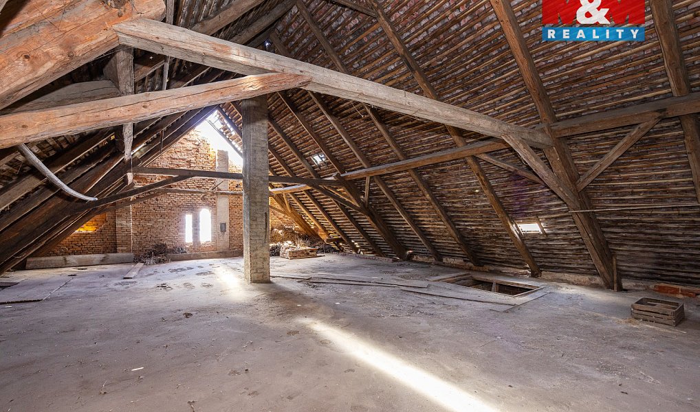 Prodej domu 330 m² s pozemkem 43 267 m², Moravany – náhled fotky 19