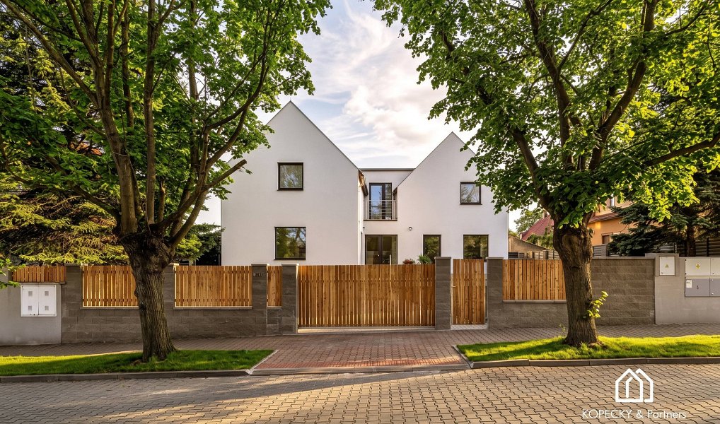Prodej domu 139 m² s pozemkem 237 m², Praha – náhled fotky 2