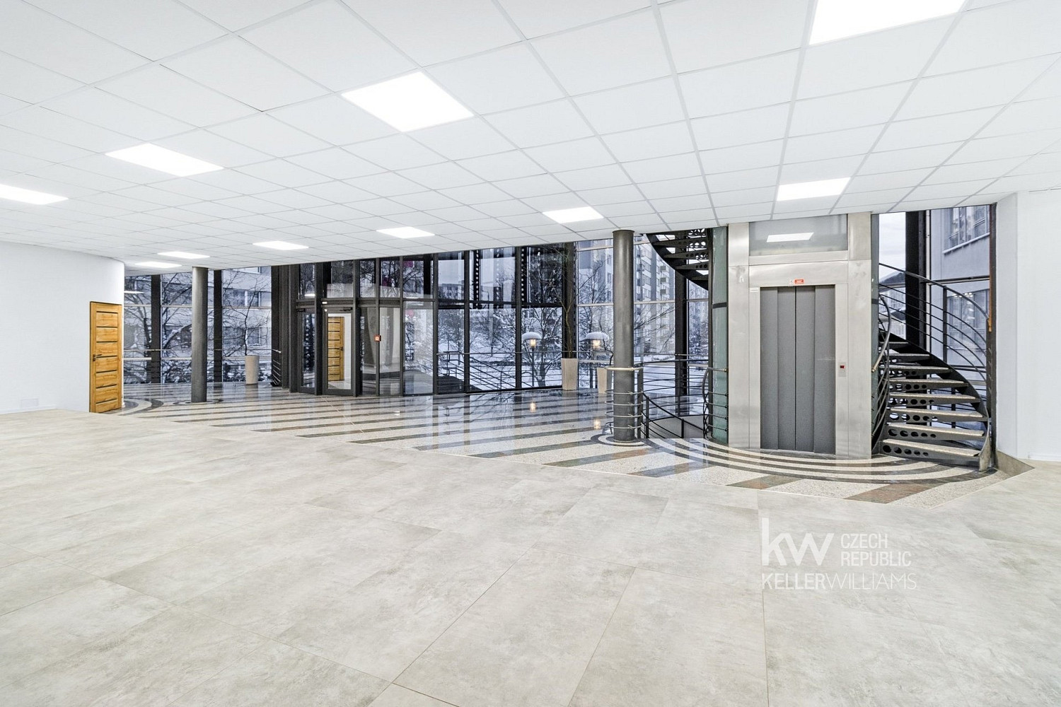 Pronájem obchodních prostor 427 m²