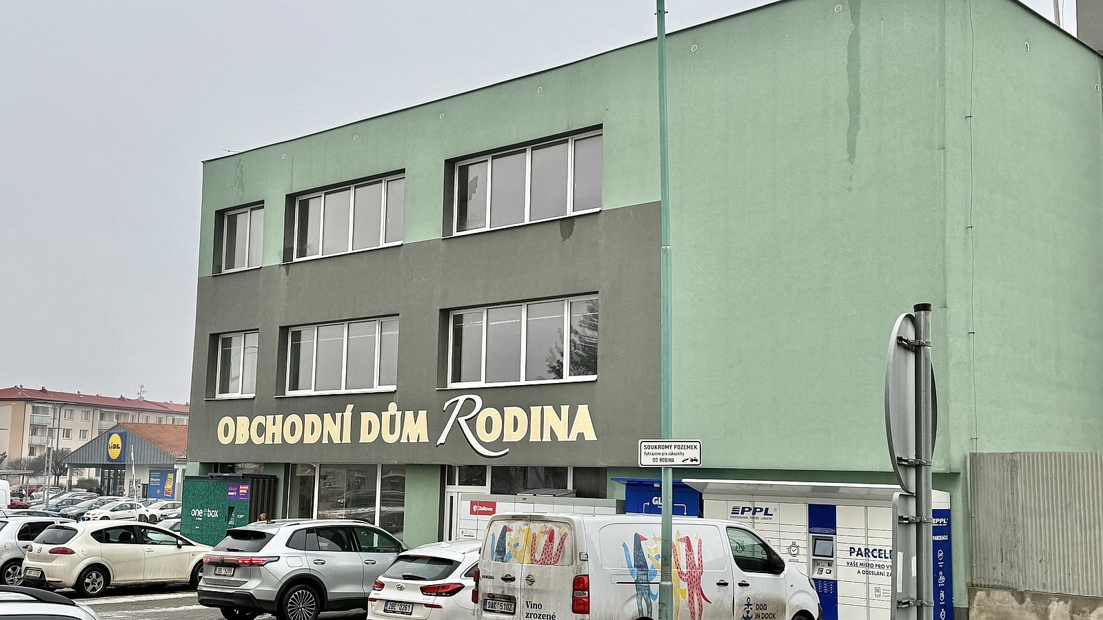 Pronájem obchodních prostor 1 200 m² — photo 2