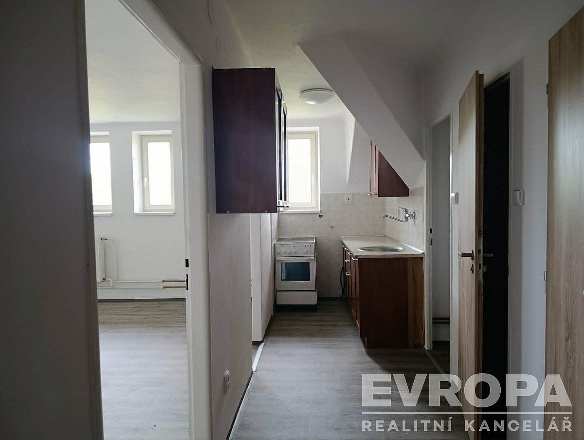 Pronájem bytu 2+1 70 m² – fotografie 2