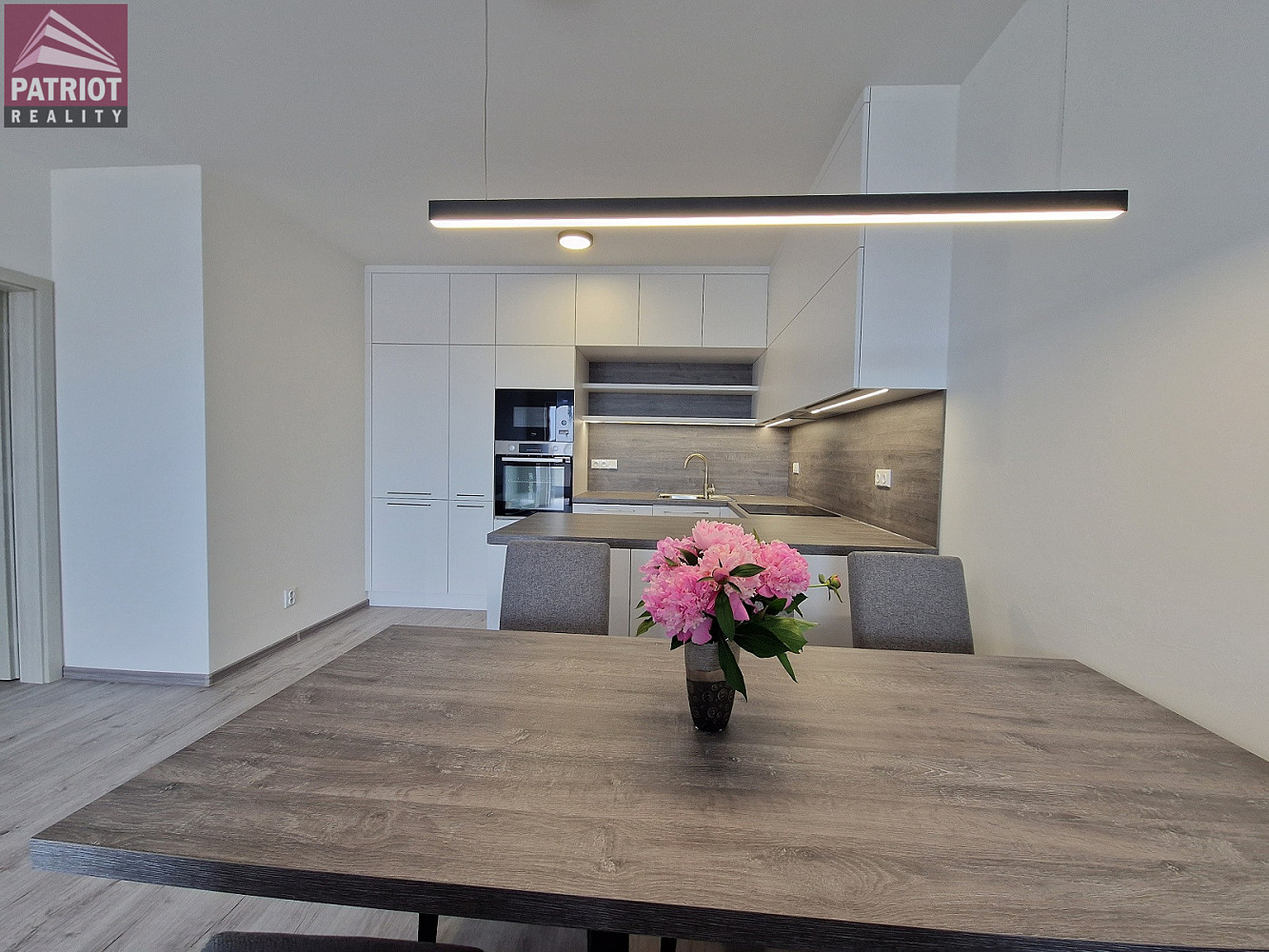 Pronájem bytu 4+kk 126 m² – fotografie 2