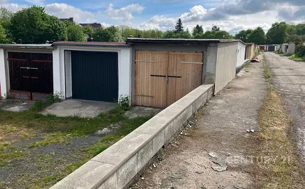 Čistá a suchá garáž v garážové kolonii v ulici Bratislavská., Bratislavská, Teplice - Řetenice