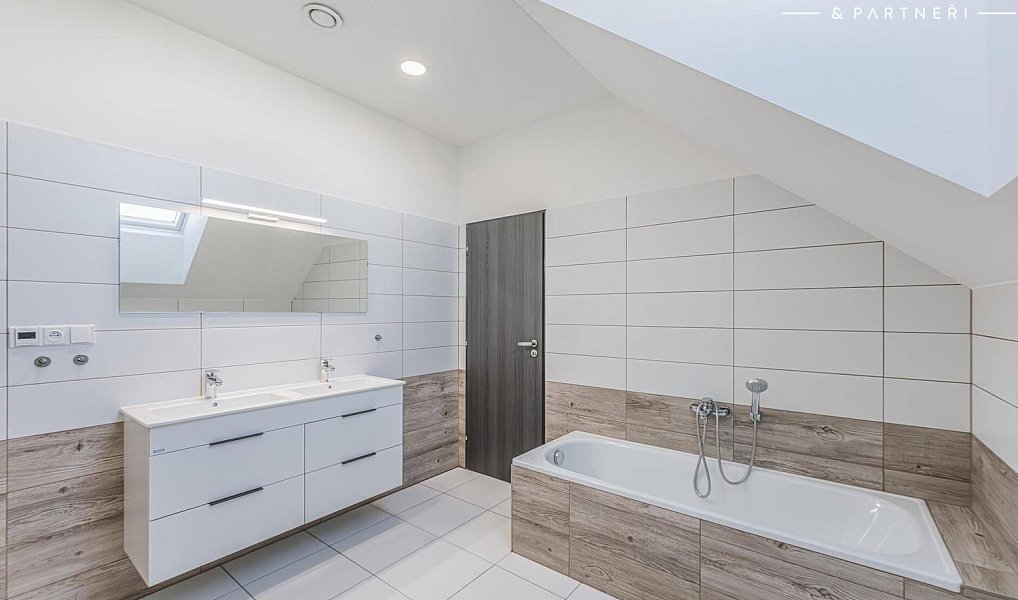 Prodej domu 150 m² s pozemkem 213 m², Dříteč – náhled fotky 17