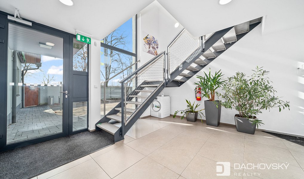 Prodej obchodních prostor 374 m², Pardubice – náhled fotky 30