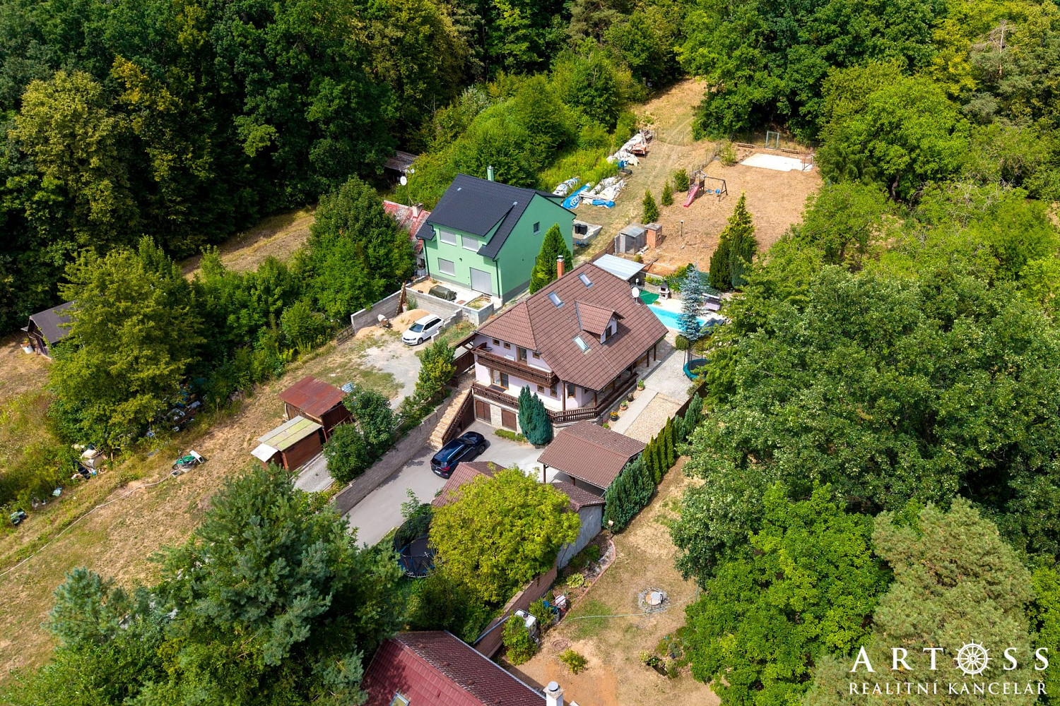 Prodej domu 199 m² s pozemkem 1 621 m²