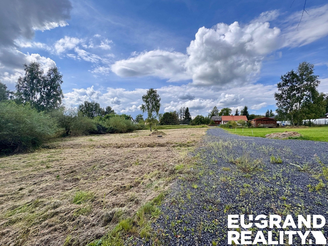 Prodej stavebního pozemku 2 068 m² – další