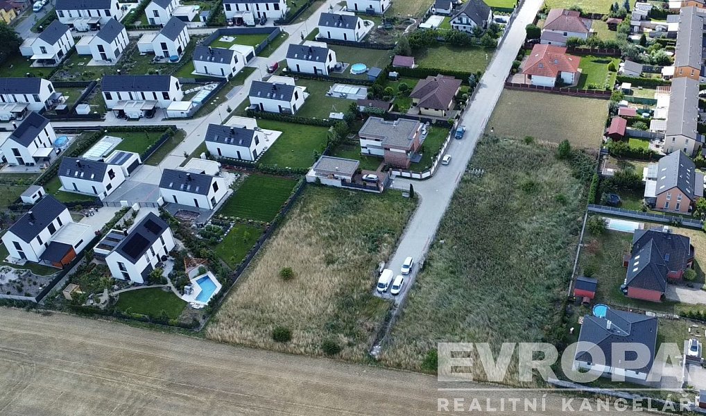 Prodej stavebního pozemku 791 m², Veleň – náhled fotky 3