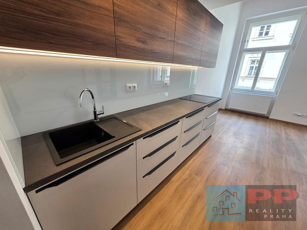 Pronájem bytu 2+kk 55 m² — photo 2
