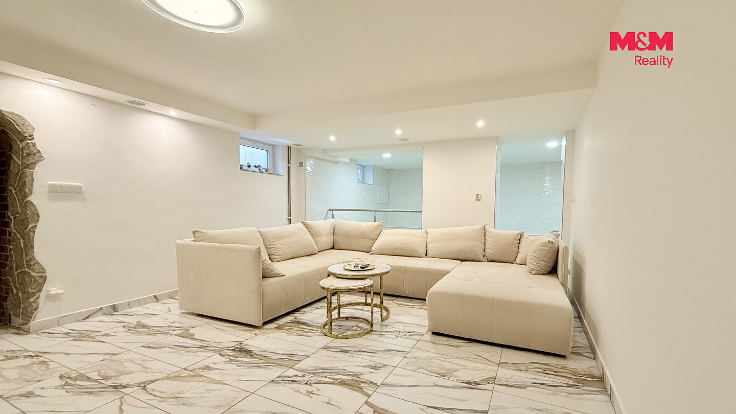 Prodej domu 380 m² s pozemkem 280 m² – fotografie 2