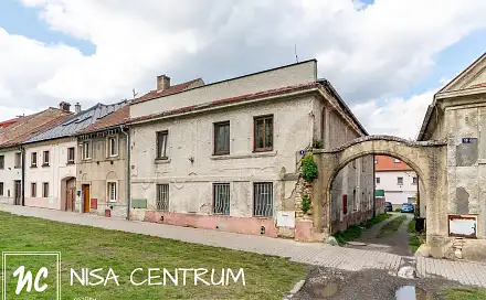 Prodej domu 460 m² s pozemkem 385 m², nám. T. G. Masaryka, Smečno, okres Kladno