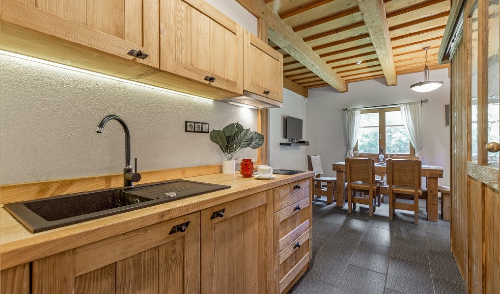 Prodej ubytovacího objektu 155 m², Karolinka – náhled fotky 7