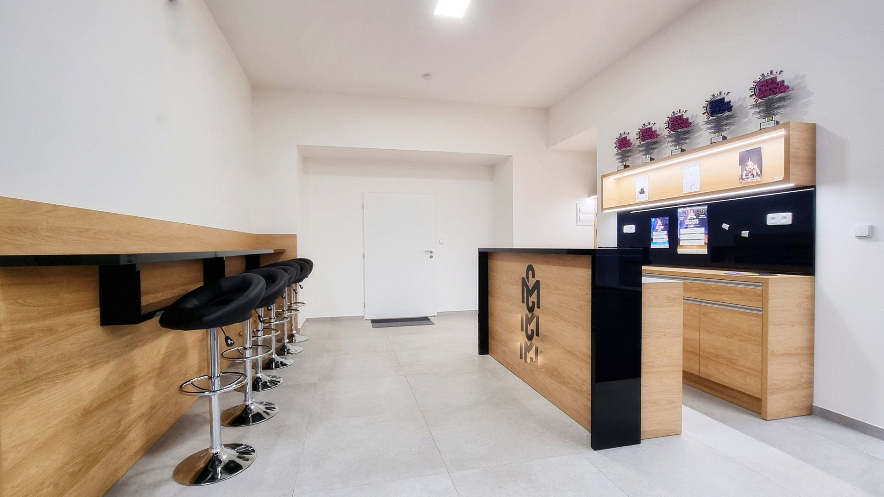Pronájem komerčního objektu (jiného typu) 233 m² — photo 2