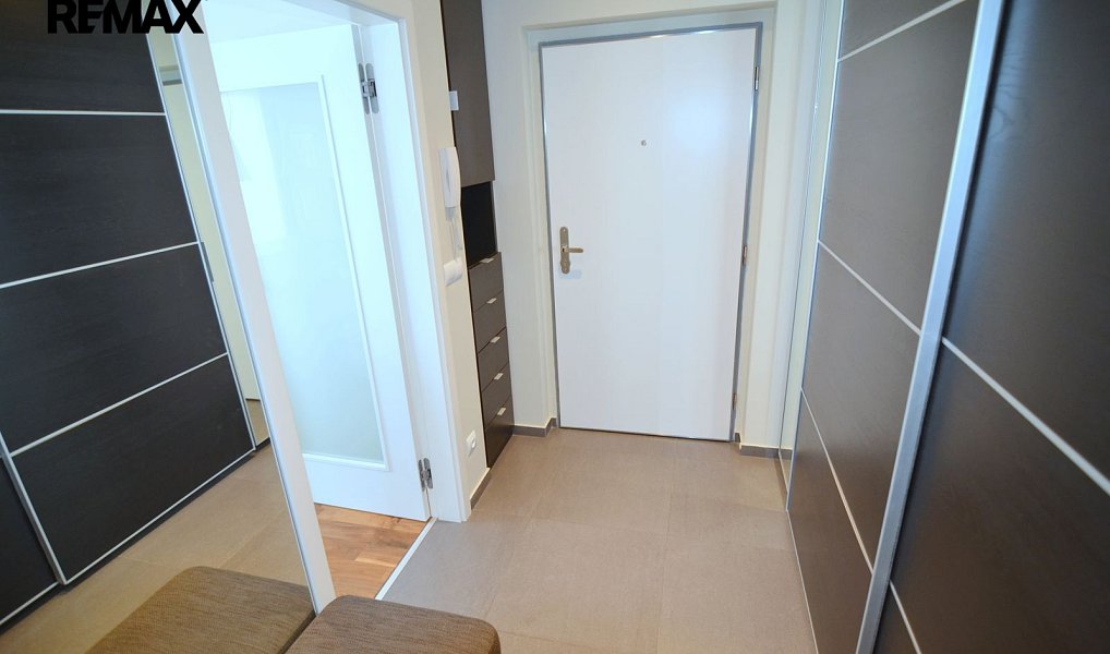 Pronájem bytu 2+kk 68 m², Praha – náhled fotky 23