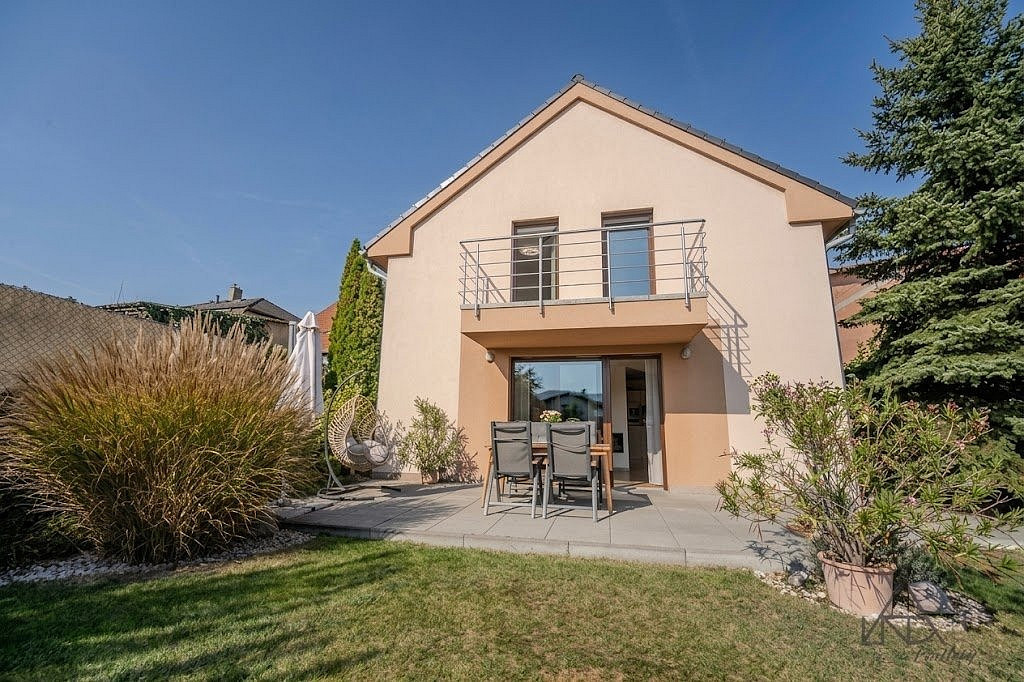 Prodej domu 201 m² s pozemkem 774 m²
