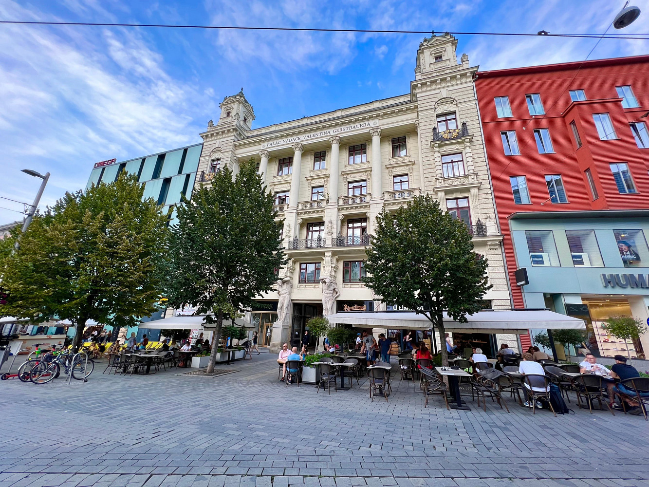 Pronájem obchodních prostor 580 m²