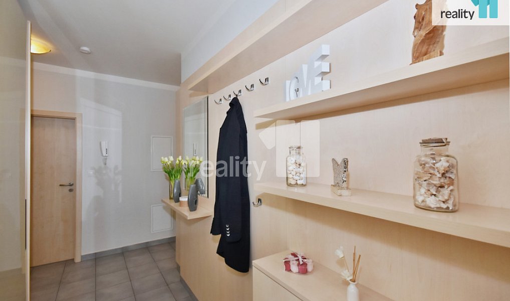 Prodej bytu 4+kk 93 m², Praha – náhled fotky 32