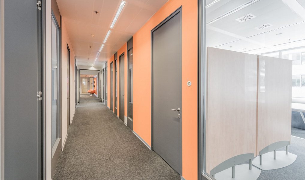 Pronájem kanceláře 631 m², Praha – náhled fotky 7