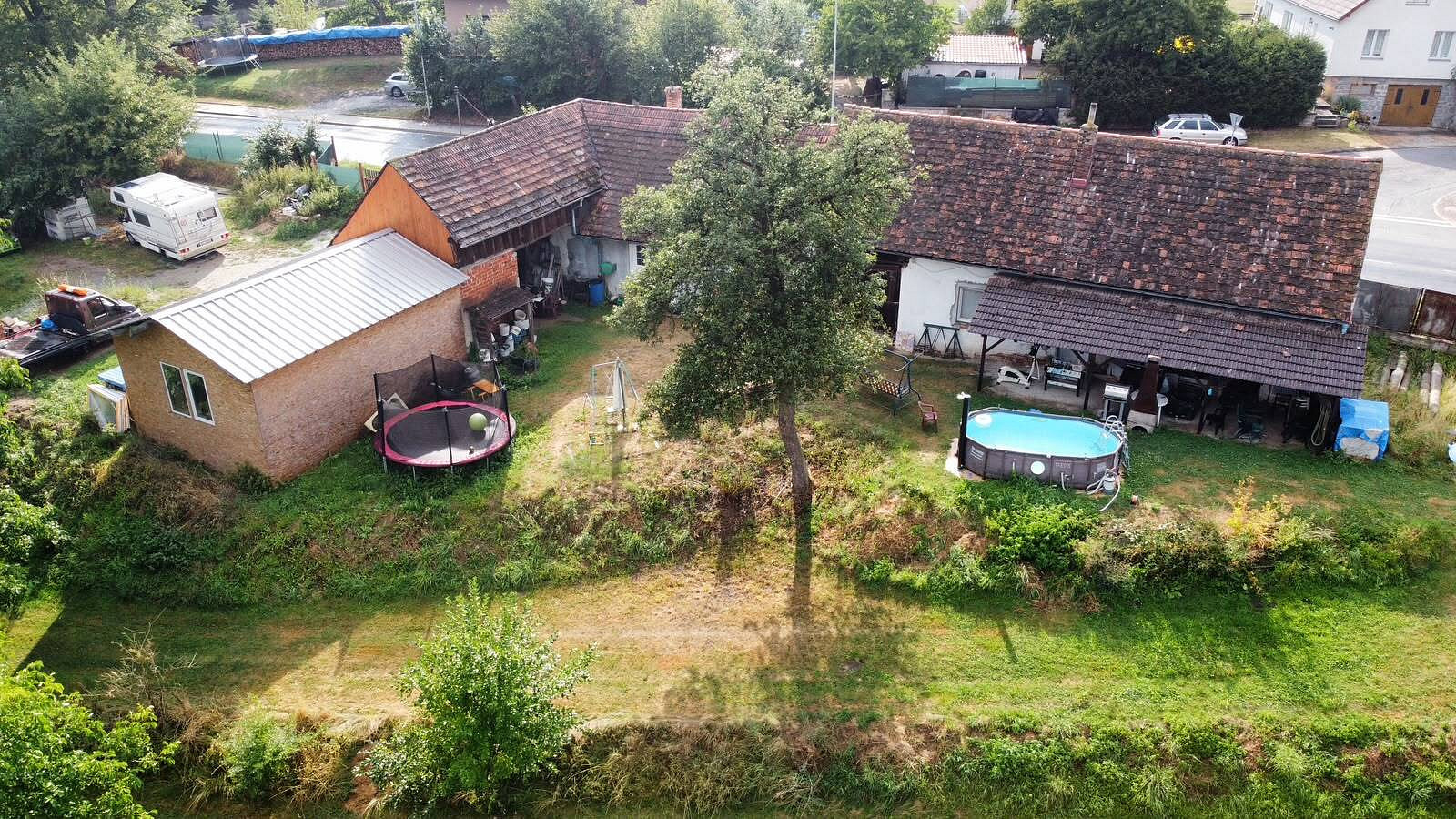 Prodej domu 400 m² s pozemkem 2 476 m²