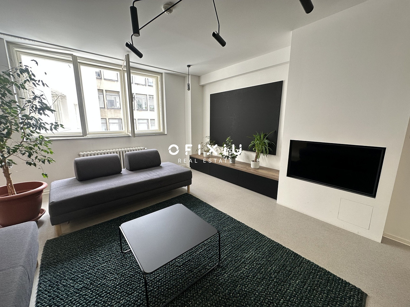 Pronájem kanceláře 380 m²