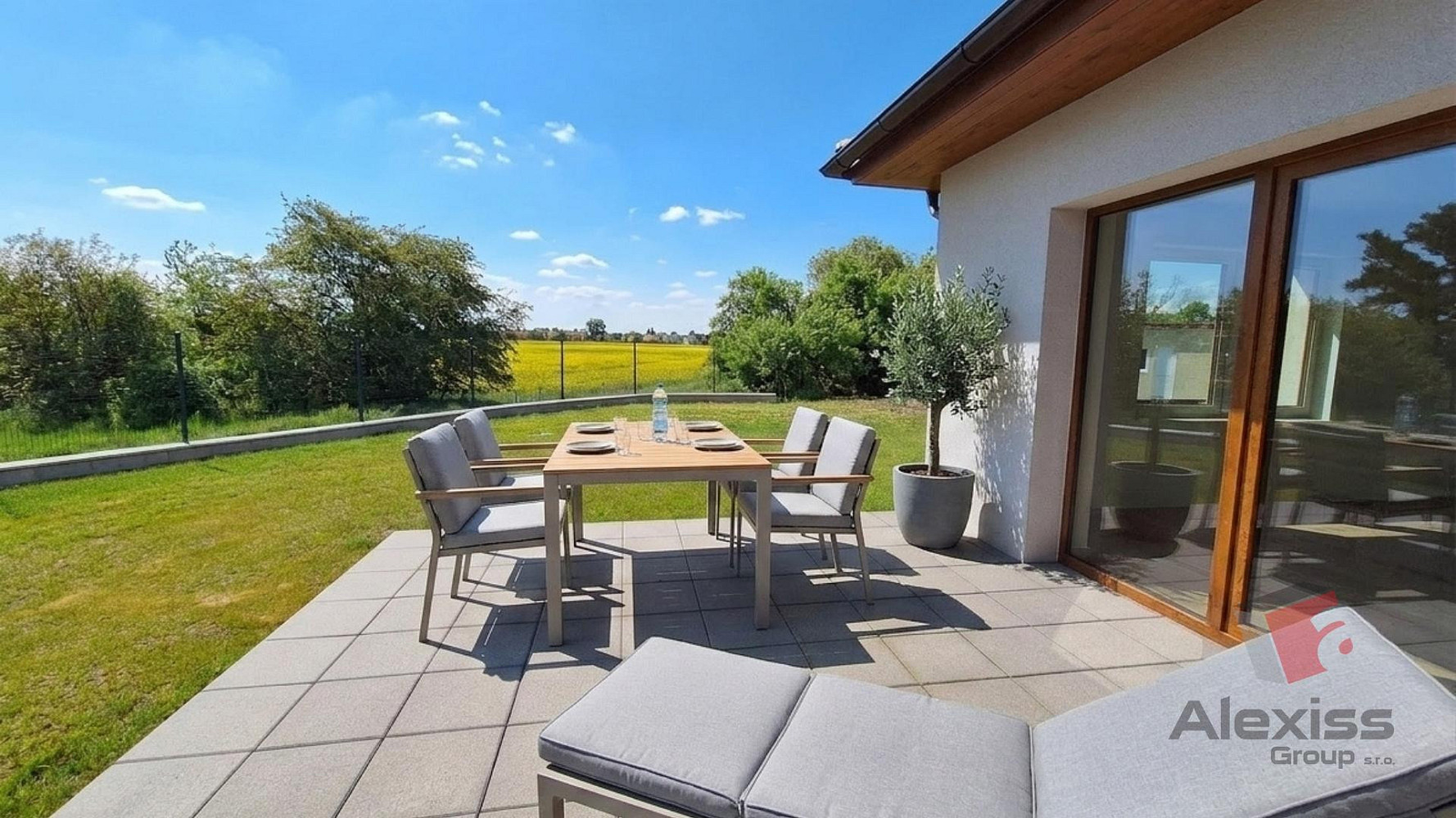 Pronájem domu 158 m² s pozemkem 1 042 m²